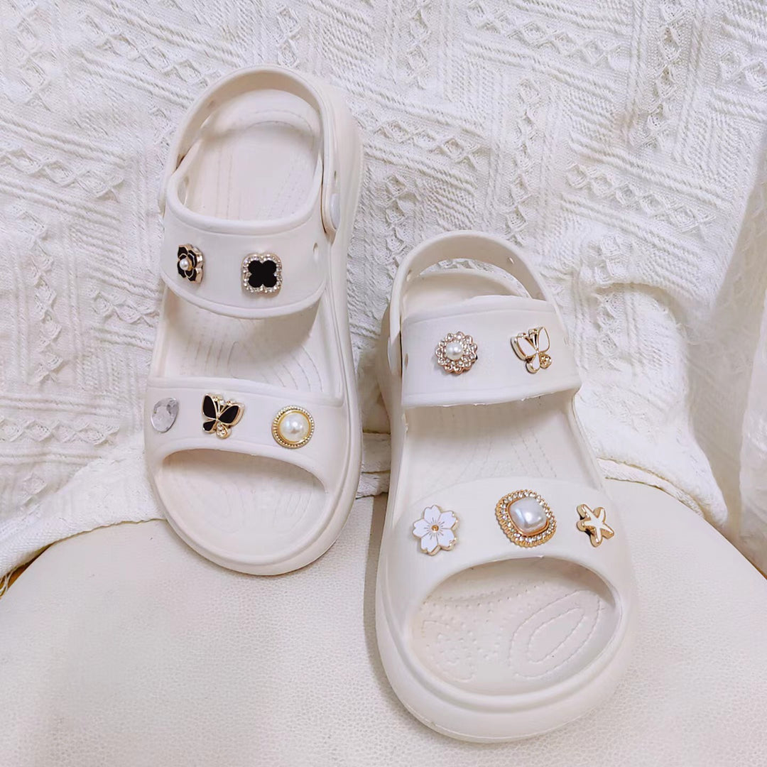 Dame sandaler med dekorative applikationer Stilla