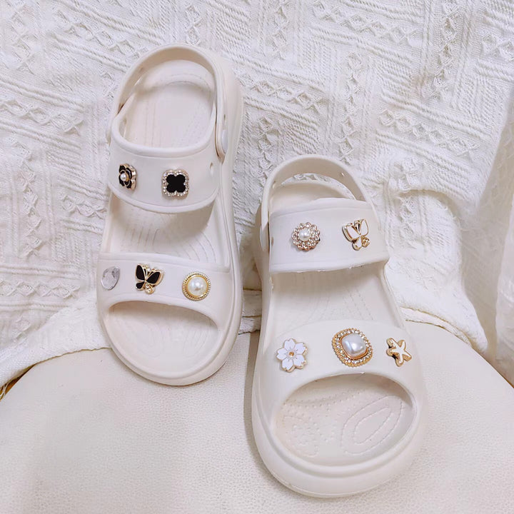 Dame sandaler med dekorative applikationer Stilla