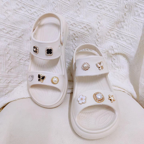 Dame sandaler med dekorative applikationer Stilla