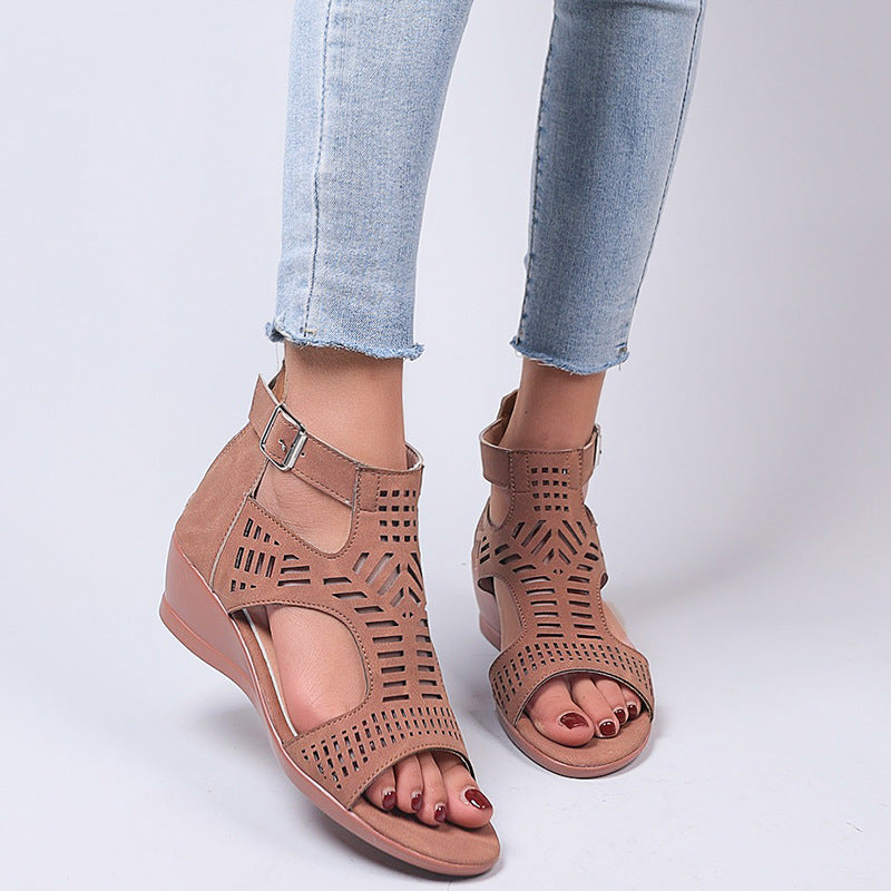 Dame wedge-sandaler med åndbart snit og elegant rem-design Stilla