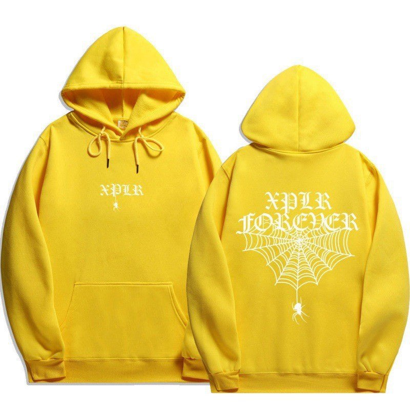 Kvinders hoodie med seje grafiske prints og kængurulomme Skovae
