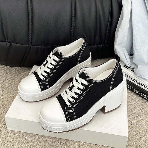 Dame Plateau-Sneakers med moderne design og komfortabel hæl Stilla