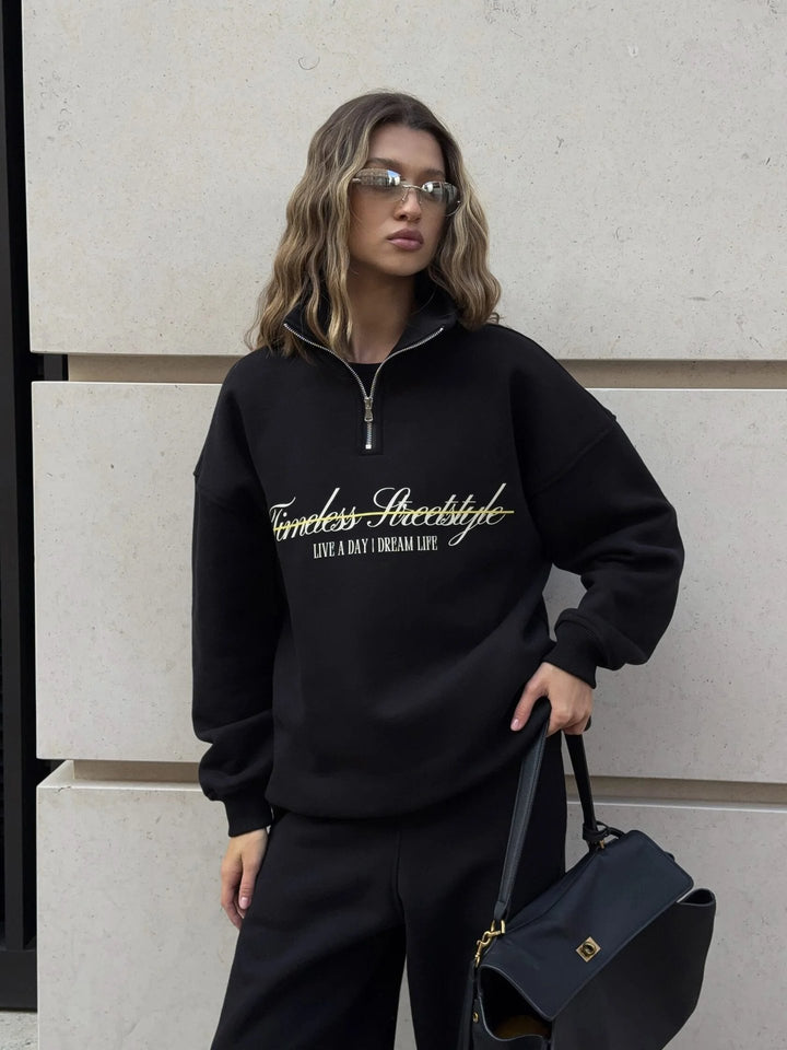 Kvindernes sporty hoodie med opretstående krave og lynlås Skovae