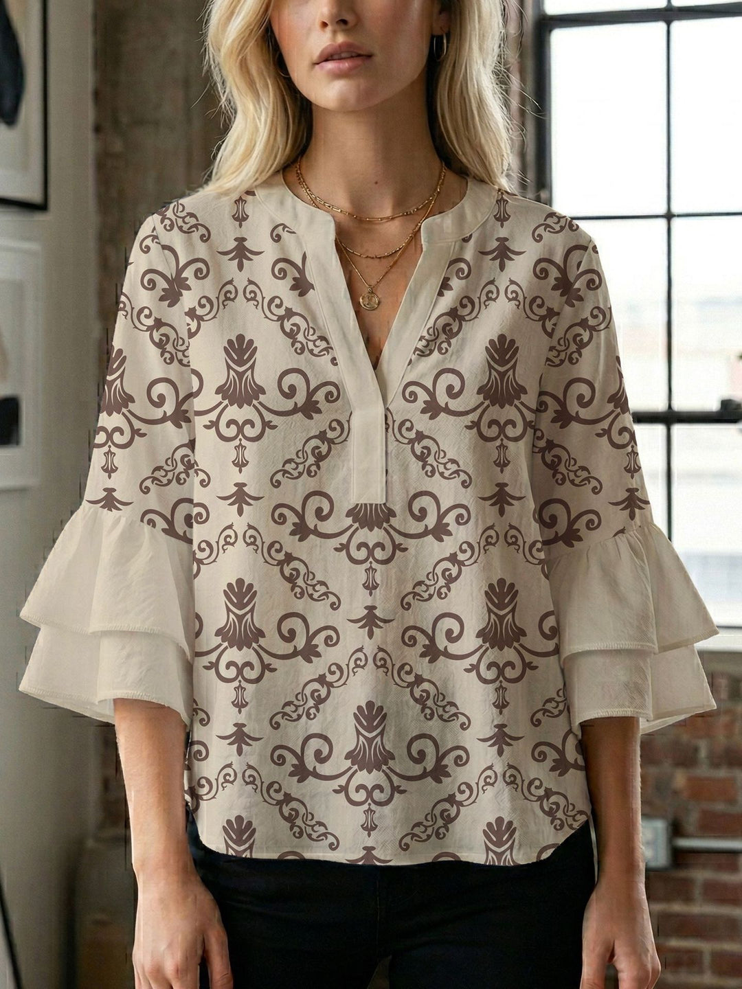 Dame bluse med voluminøse ærmer og kreativt trykdesign Skovae