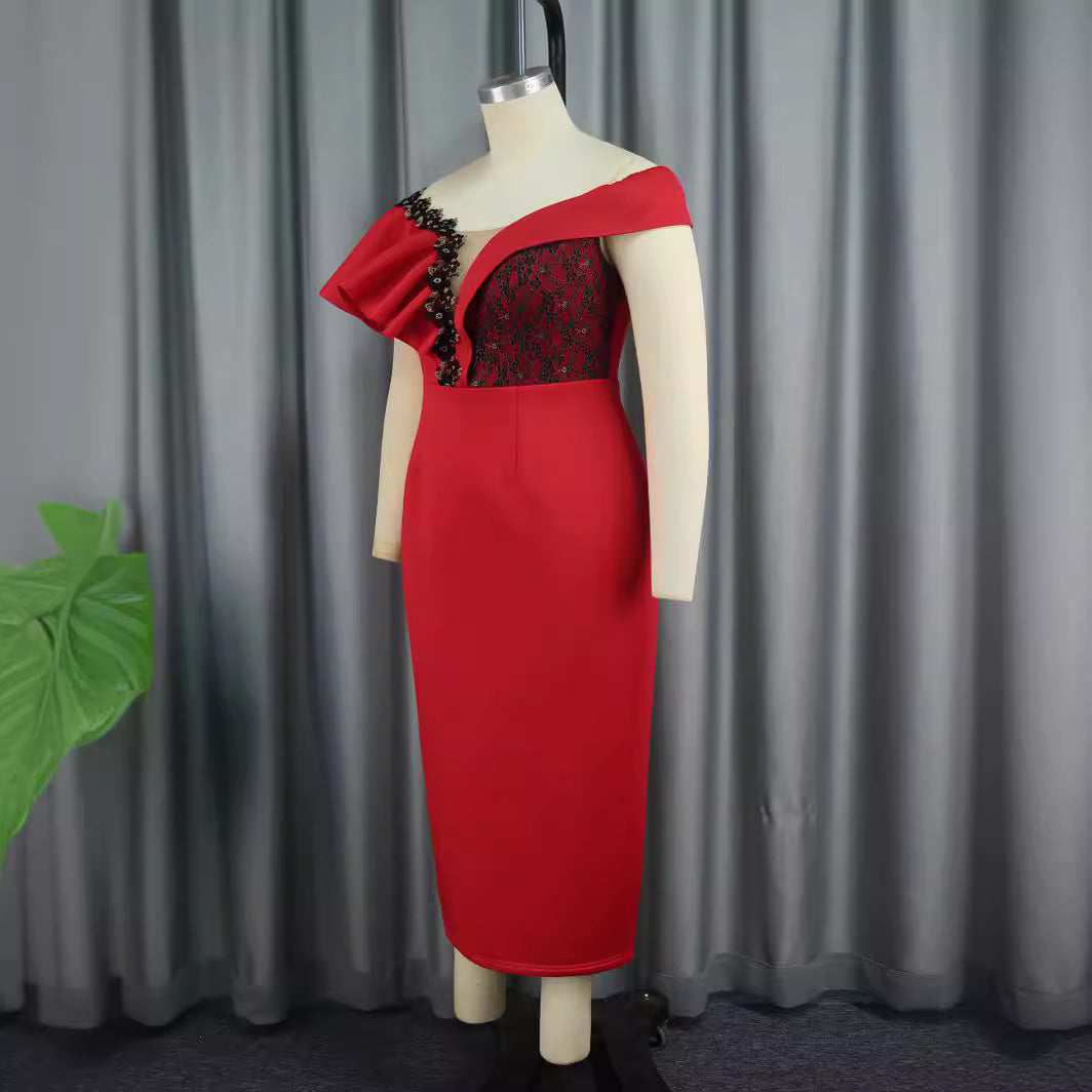 Dame Elegant figurformet kjole med asymmetrisk design og flæsedetaljer Skovae