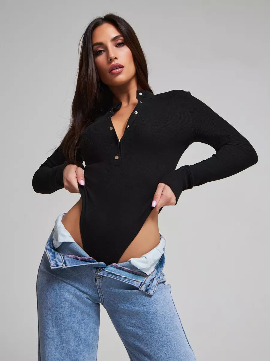 Dame langærmet bodysuit med knapdetaljer og dyb udskæring Stilla