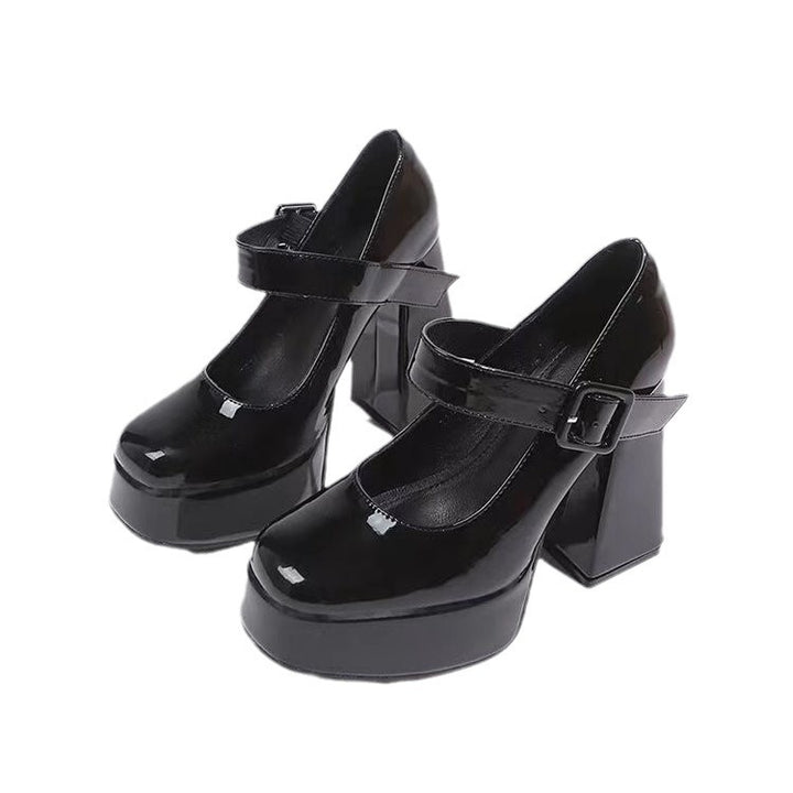 Damer Mode Plateau-Pumps med skinnende lakoverflade og dekorativ spænde lukning Stilla