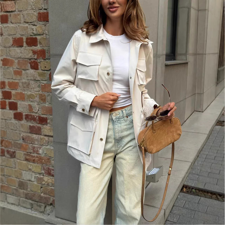 Kvinders fashionable utility jakke med justerbar talje snor og patchlommer Skovae