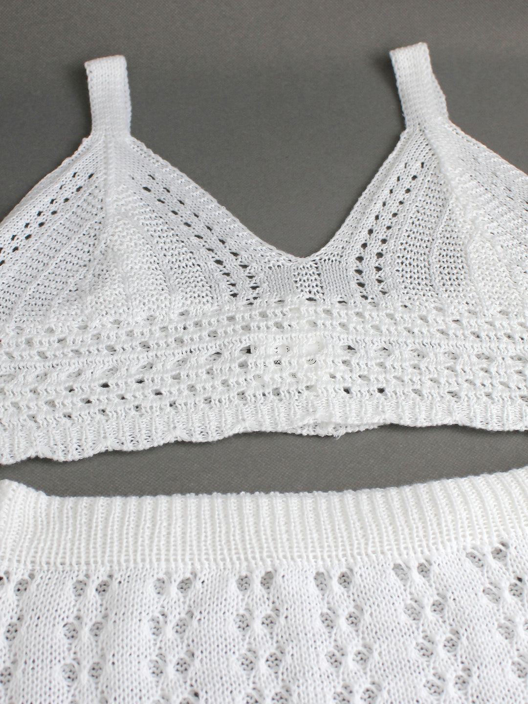 Dame Hækle-Crop-Top med V-udskæring og fine detaljer Stilla