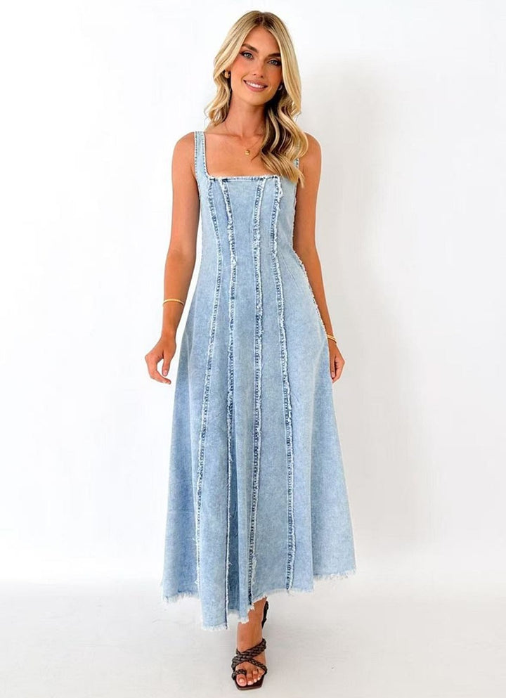 Dame Maxikjole i denim med moderne cut-out-detaljer og spidse stropper Stilla