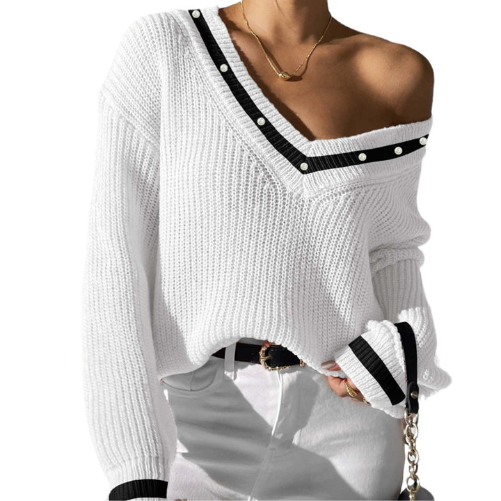 Dame oversized strikpullover med V-udskæring og elegante perledetaljer Stilla