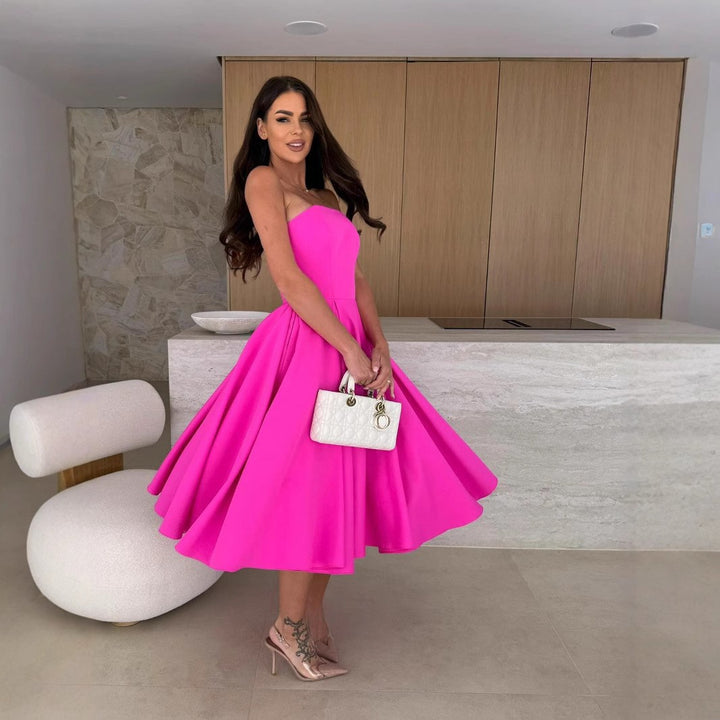 Dame aftenkjole med svingende nederdel og strapless design Stilla