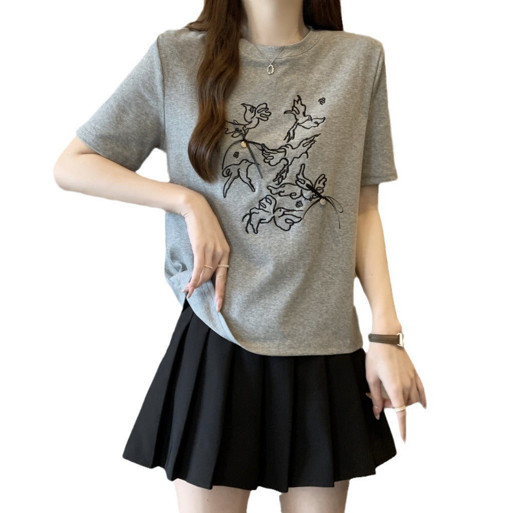 Femme Kunstnerisk Grafik T-shirt med Legesyg Design Stilla