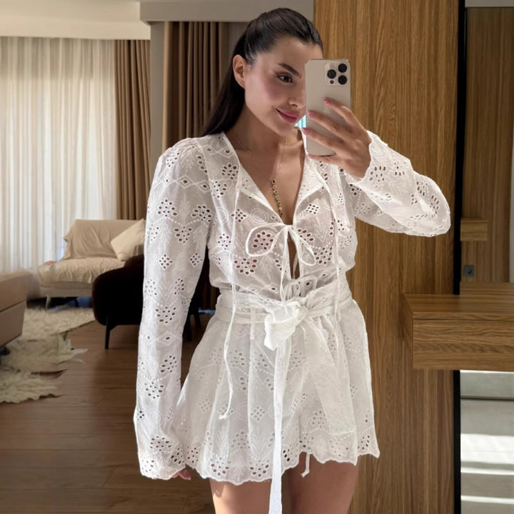Dame Legende og elegant sommer minikjole med hul broderi Stilla
