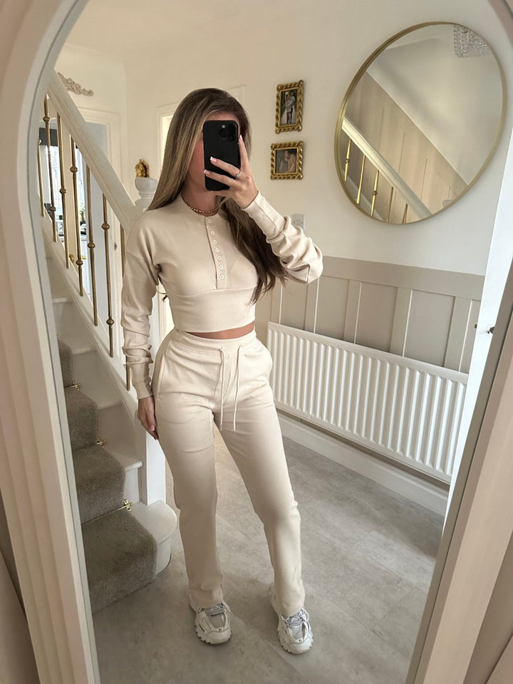 Kvinders afslappede fritids sæt med cropped sweatshirt og komfortable joggers Skovae