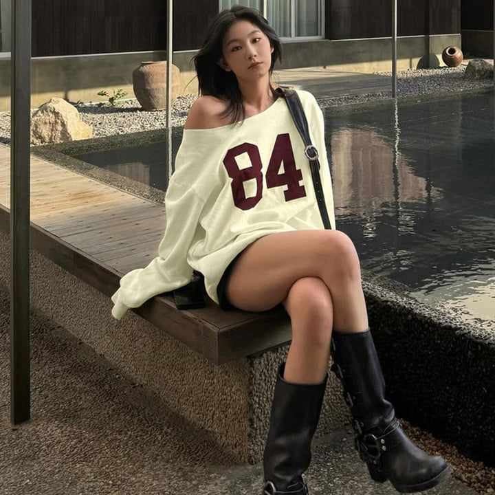 Dame sporty oversized pullover med off-shoulder skæring og iøjnefaldende print Stilla