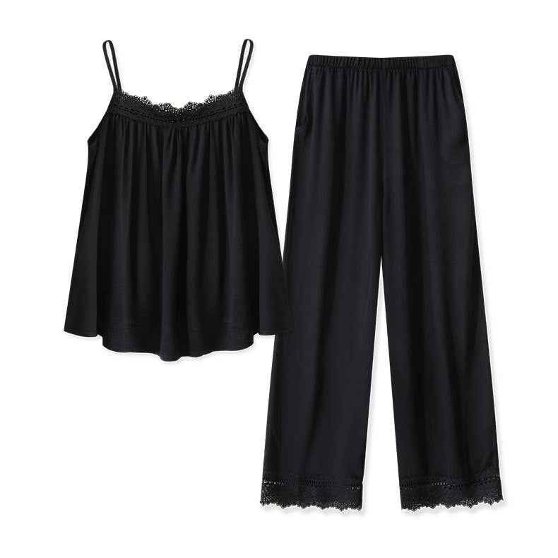 Dame Pyjamasæt med elegant blondedetalje og løs pasform Stilla