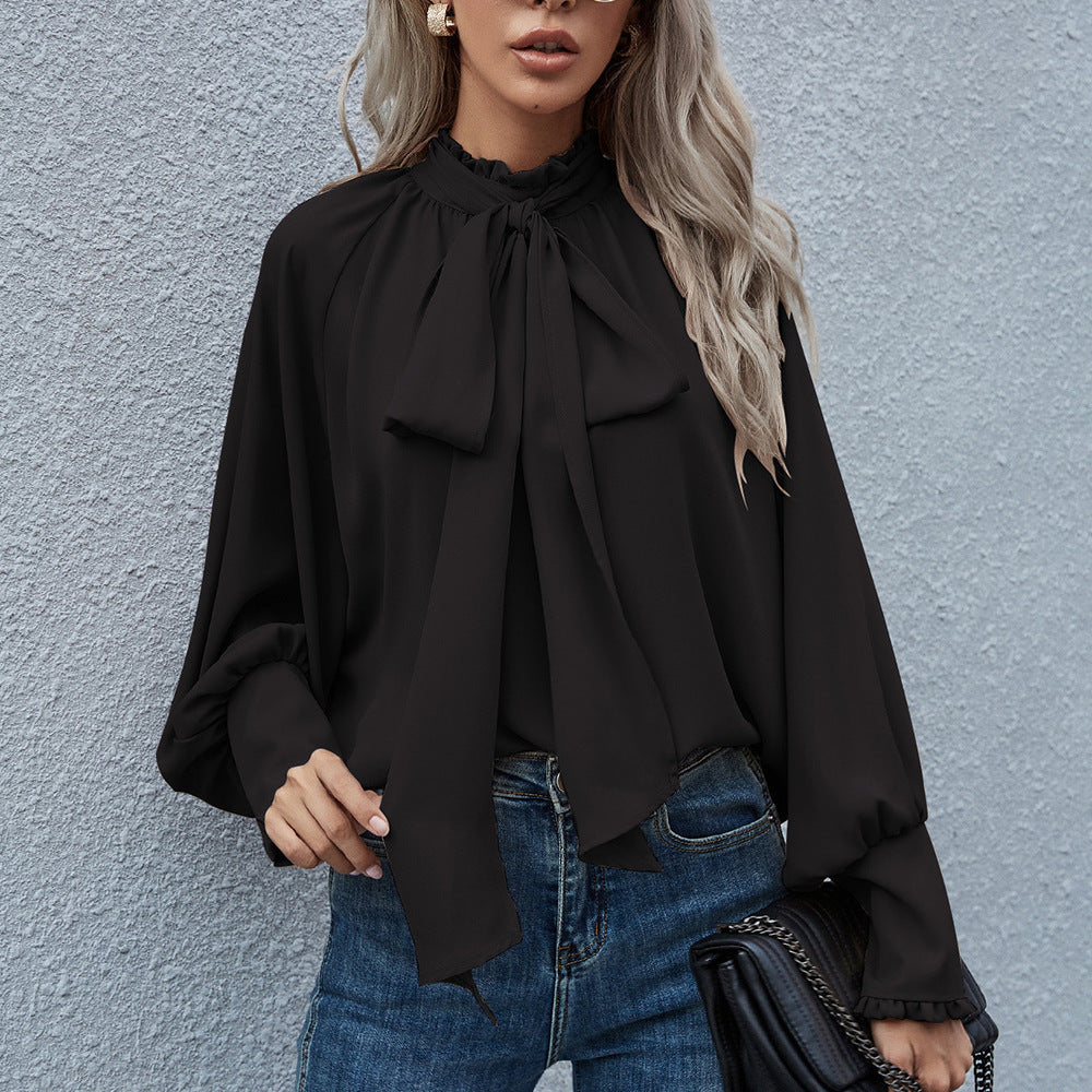Damebluse med raffineret sløjfedetalje og elegant rund halsudskæring Stilla