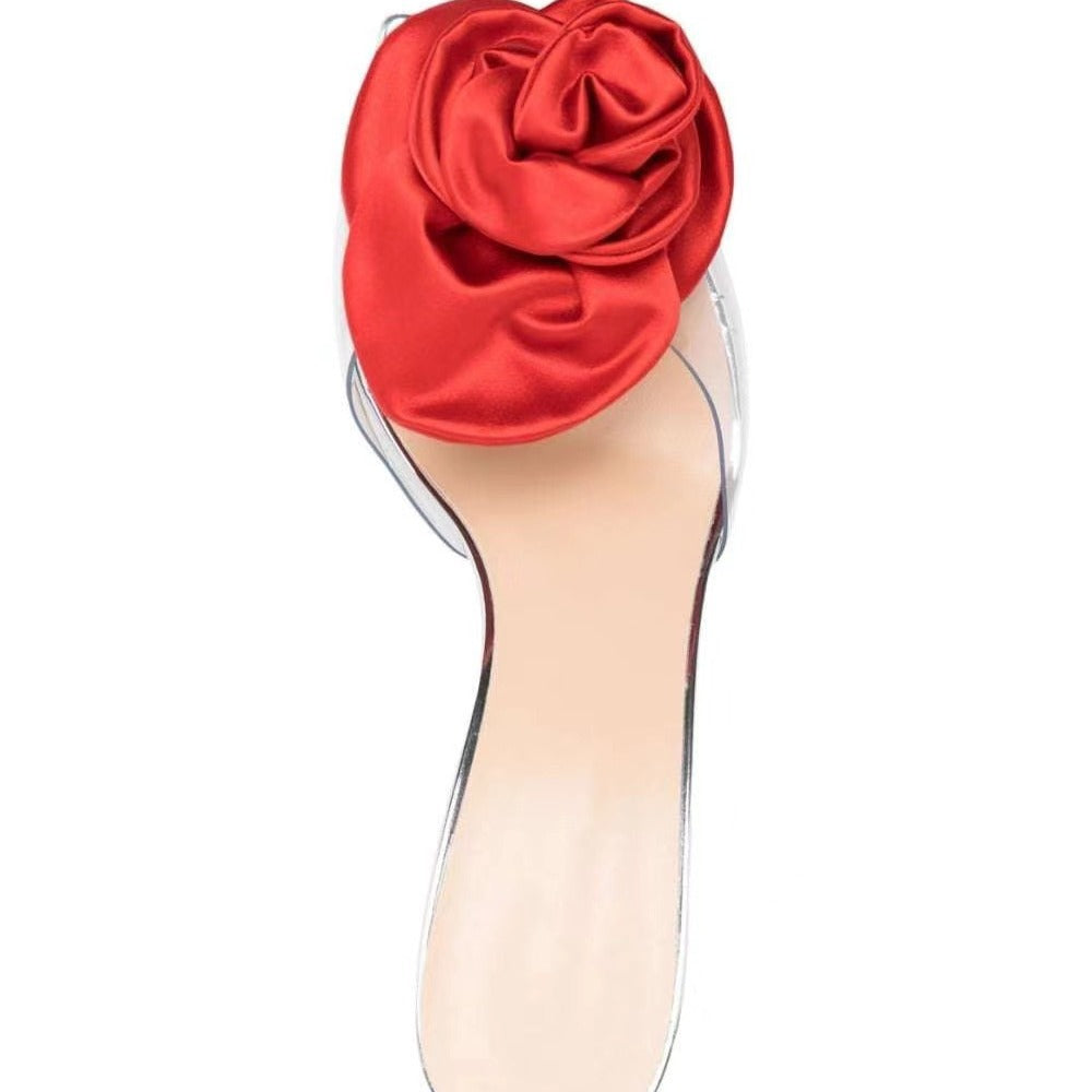 Femme Chic Åbne Tå Mules med Satin Blomsteraccent Stilla