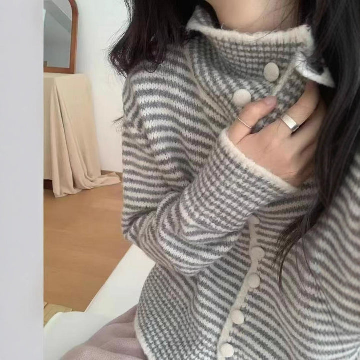 Kvinders cardigan med stort krave og knapper Stilla
