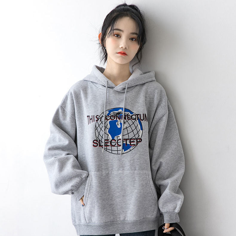 Kvinders hoodie med moderne verdenskortdesign Skovae