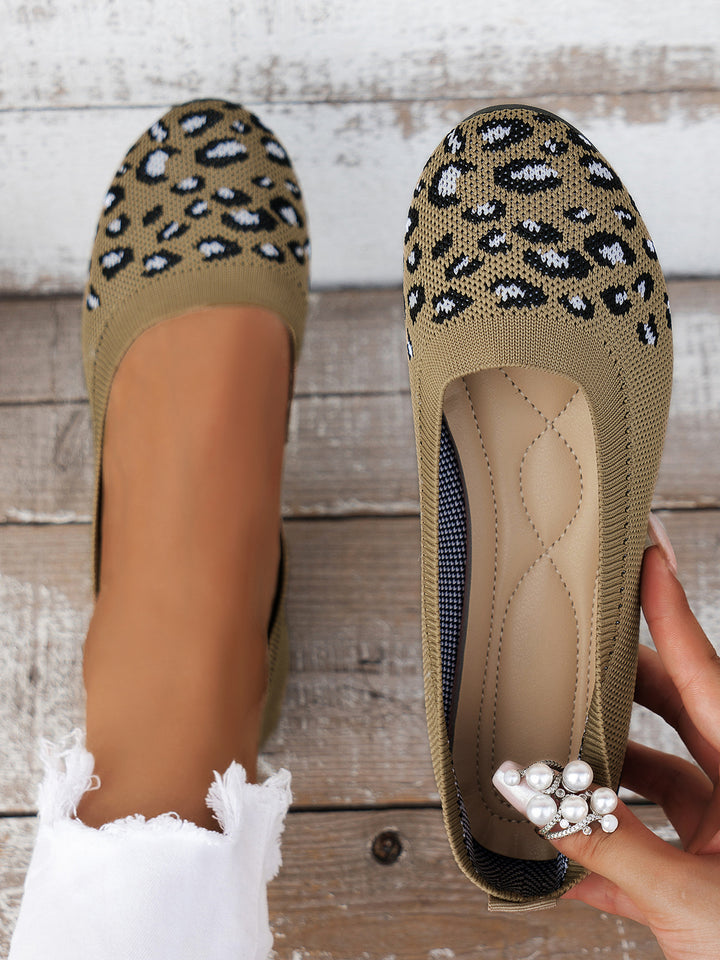 Dame ballerinas med fleksibelt strikkemateriale og moderne leopardmønster Stilla