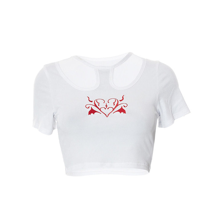 Dame Crop-Top med kreativt cut-out og broderet hjerte-design Skovae