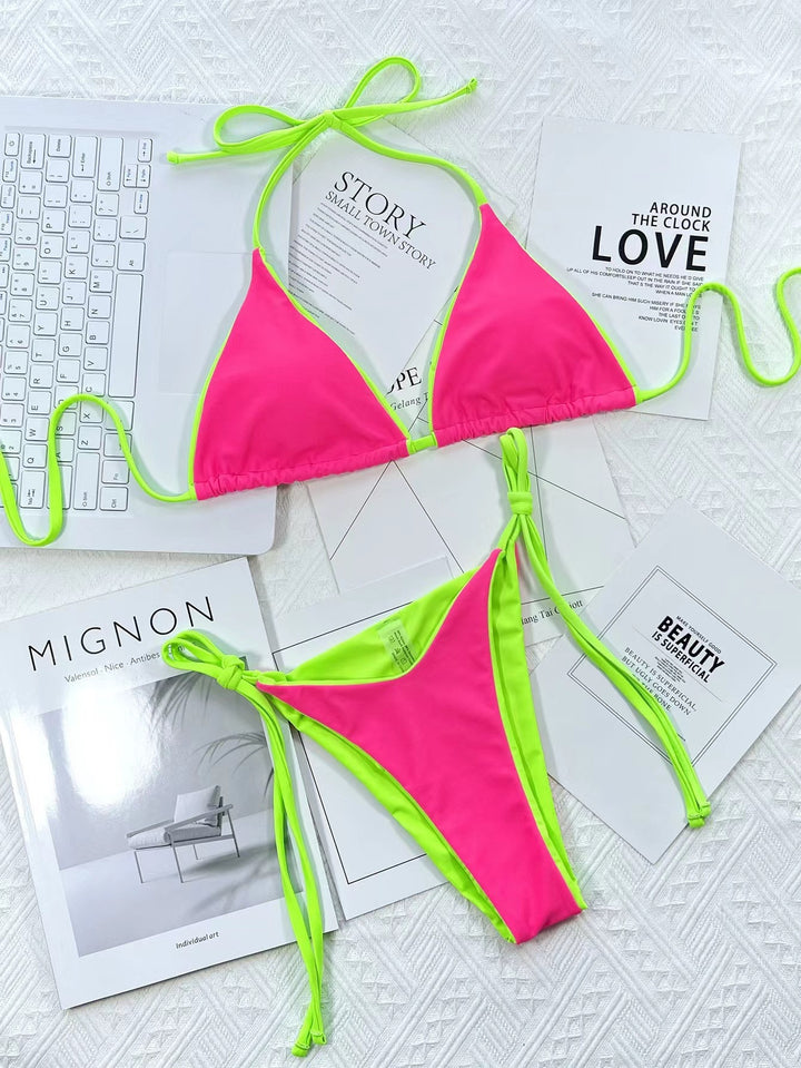 Dame triangle-bikini med justerbare stropper og kontrasterende design Stilla