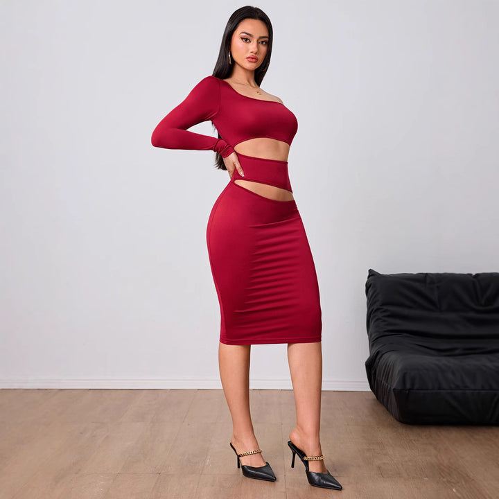 Kvinders tætsiddende cut-out midi kjole med asymmetrisk design og lange ærmer Stilla
