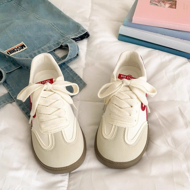Dame Sneakers i sporty-elegant design med mode accenter Stilla