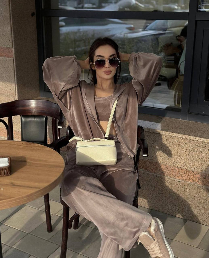 Kvinders stilfulde velour loungewear sæt med hætte Skovae