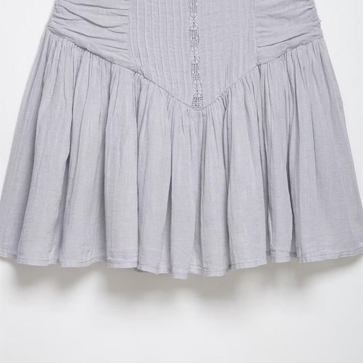Damer let babydoll-kjole med ruffledetaljer og elastisk taljering Skovae