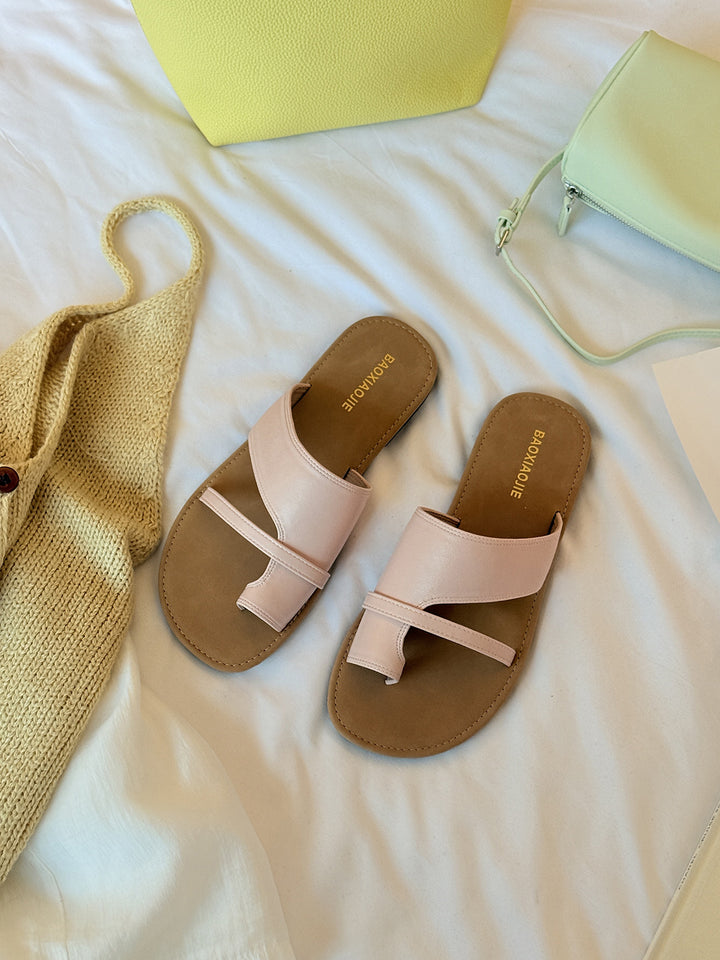 Femme Strappy Slide Sandaler med metalliske accenter Stilla