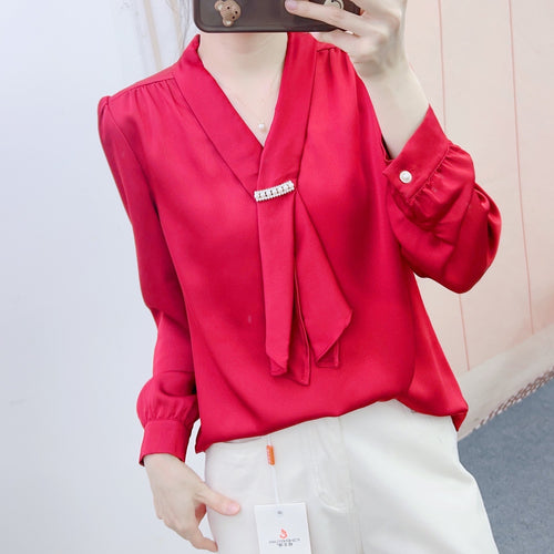 Damebluse med elegant slips-design og prydet krave Stilla