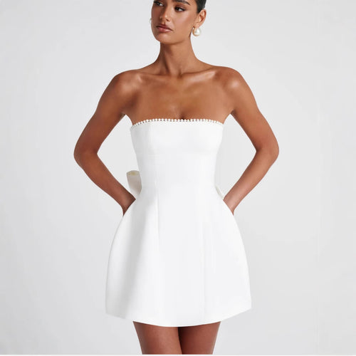 Dame minikjole med elegant bustier-overdel og trendy ruffle-detaljer Stilla