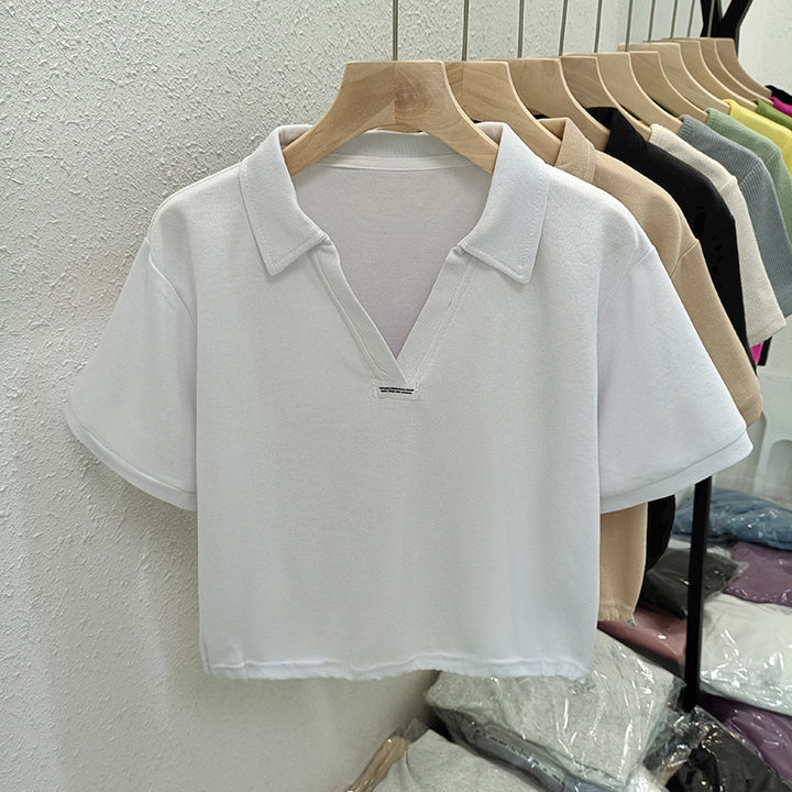 Femme Polstret Polo Stil Top med unikt V-udskæring Design Stilla