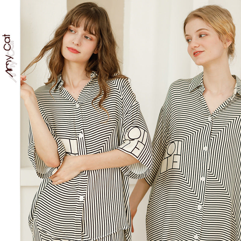 Dame Mønstret Pyjamakombination med grafisk design og komfortable snit Stilla
