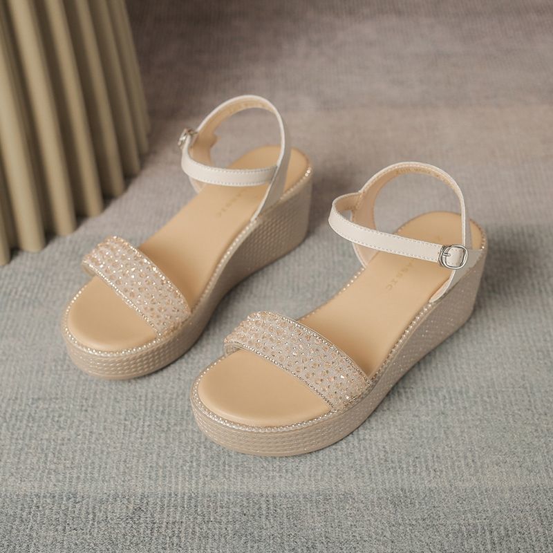 Dame platform sandaler med glitrende accenter og justerbar rem Stilla