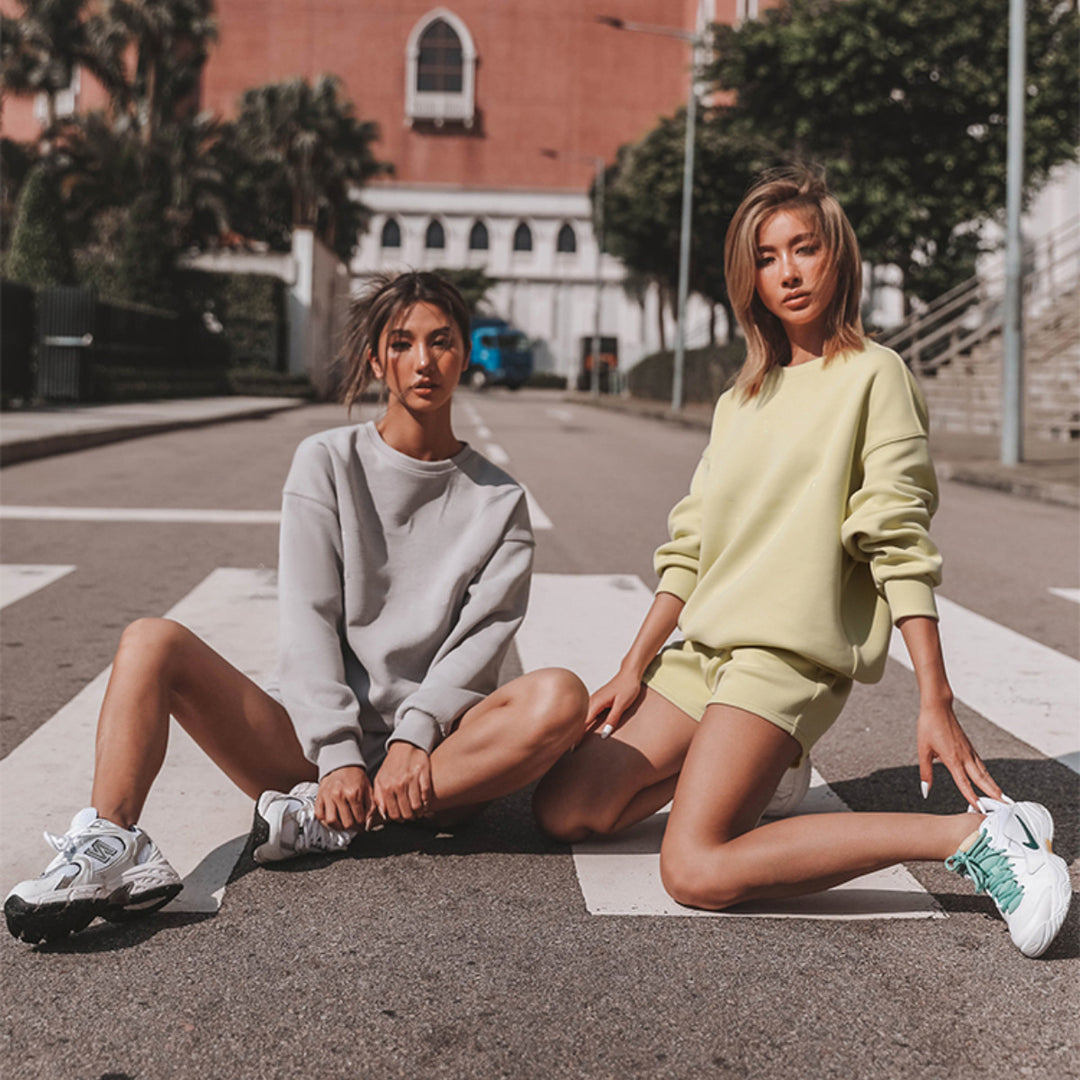 Kvinders komfortable sports loungewear sæt lavet af blødt frotté med en afslappet pasform