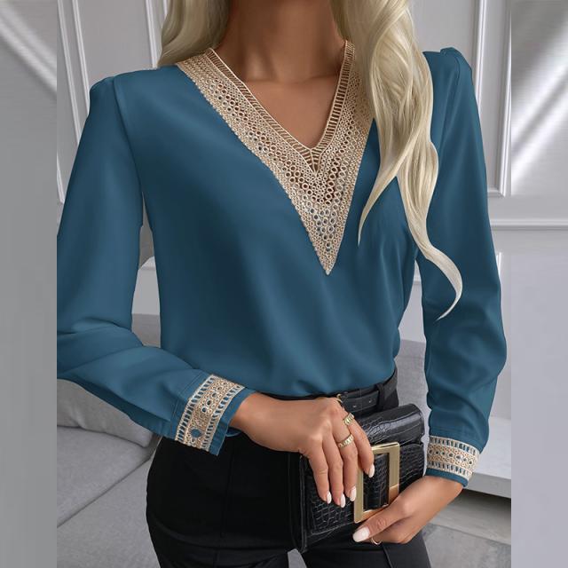 Damebluse med elegant blonde og V-udskæring Stilla