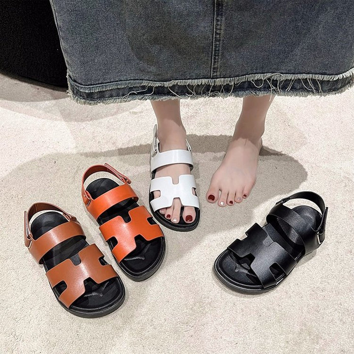 Dame sandaler med moderigtigt rem-design og ergonomisk fodseng Stilla