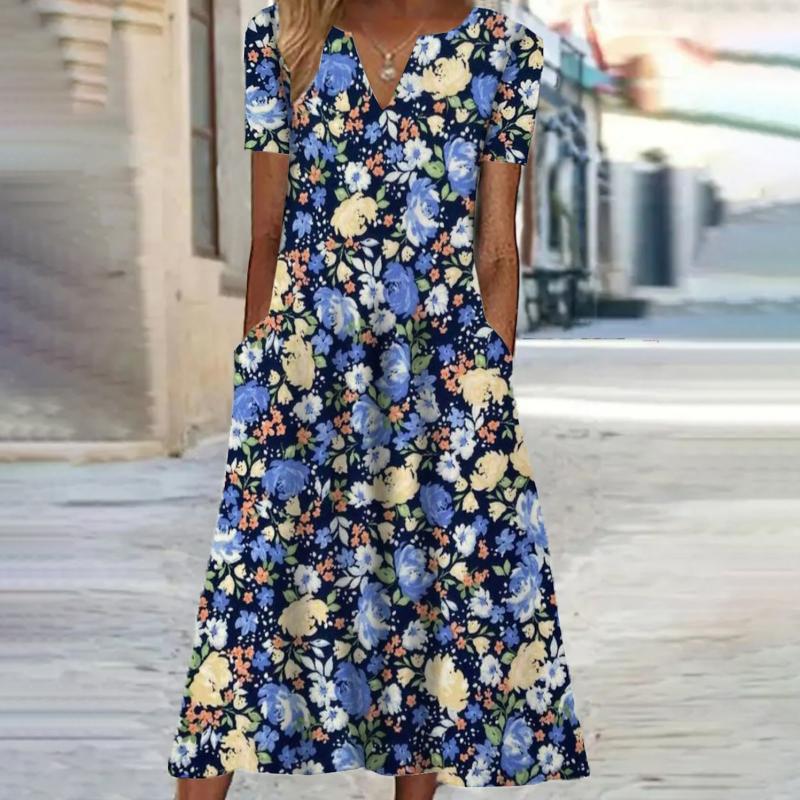 Dame maxikjole med moderigtigt blomsterdesign og praktiske sidelommer Stilla