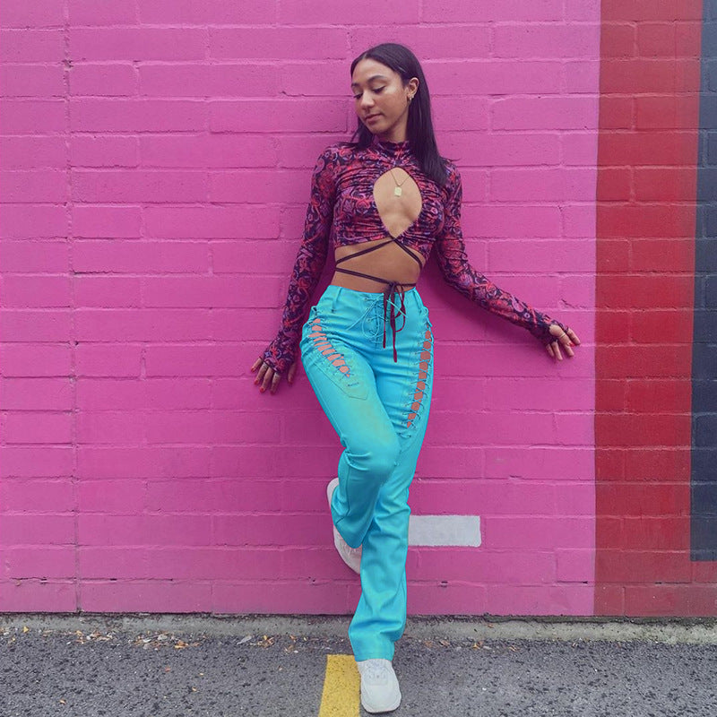 Dame Crop-Top med innovativt cut-out-design og lange ærmer Skovae