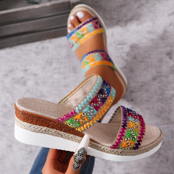 Dame Wedge-sandaler med elegant etno-design og komfortabel sål Stilla