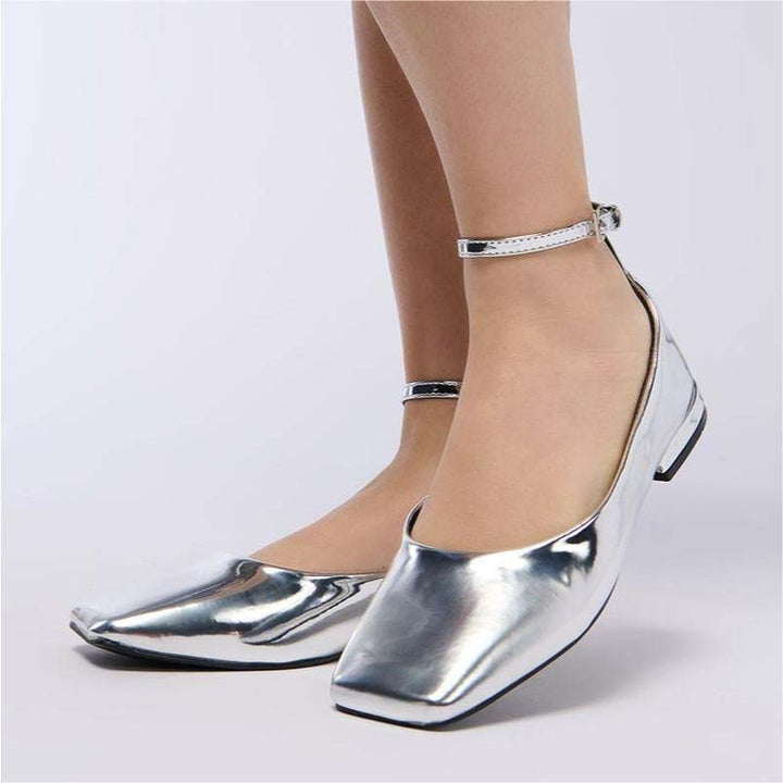 Femme Metallic Quadratåede-Ballerinas med justerbar ankelrem Stilla