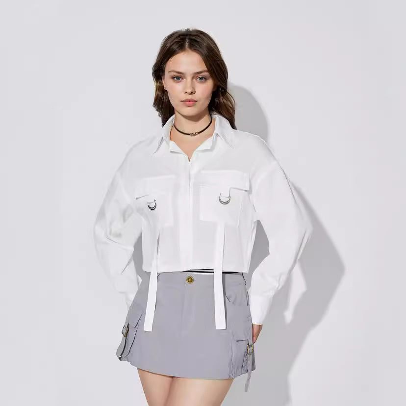 Kvinders cropped skjorte bluse med praktiske lommer og moderne detaljer Stilla