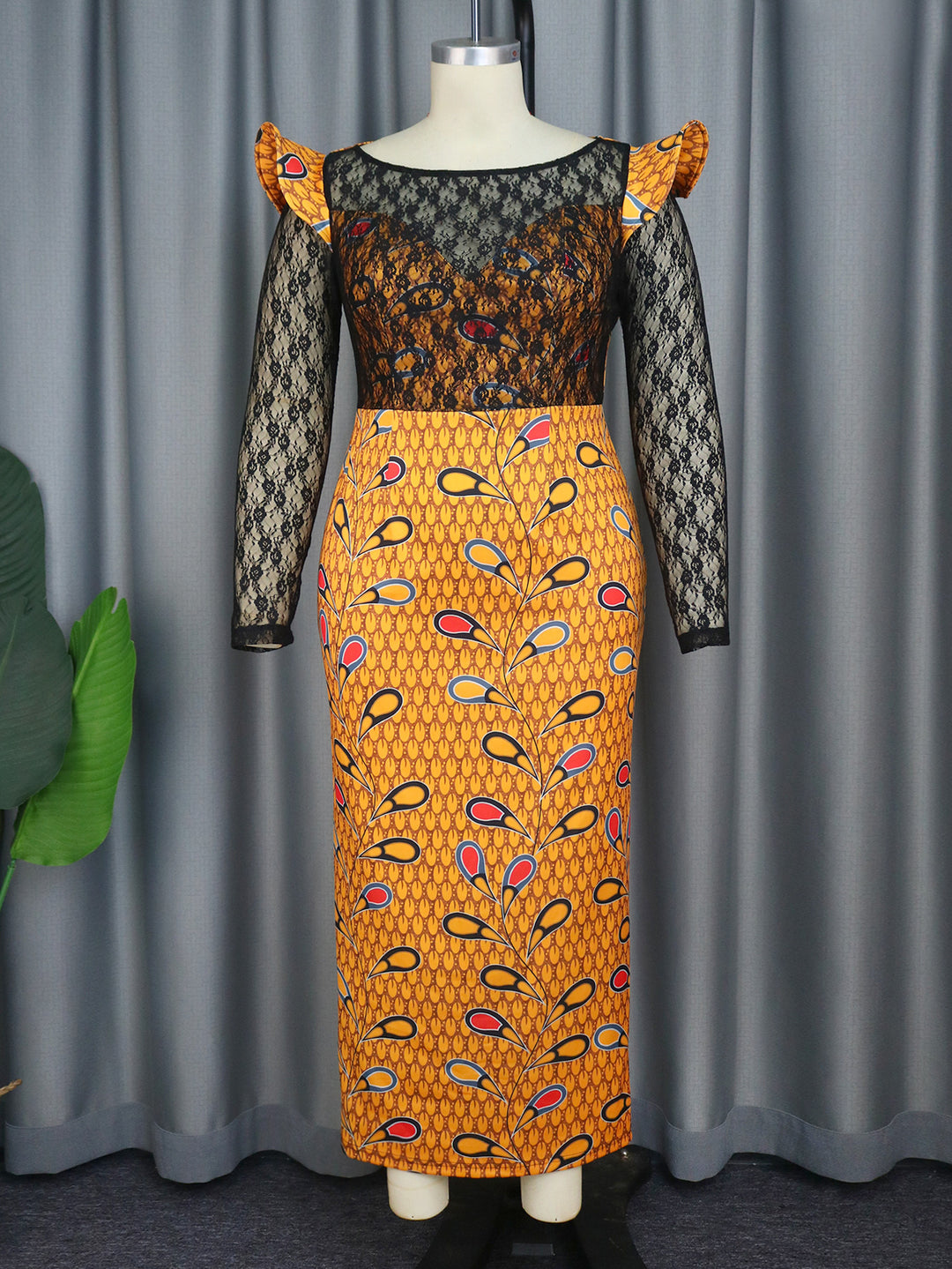 Dame Elegant Langærmet kjole med floral mønster og transparent spidstopføring Skovae