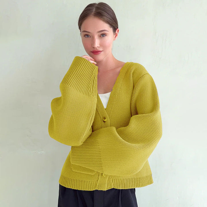 Kvinders cardigan med dyb V-hals og store lommer Stilla