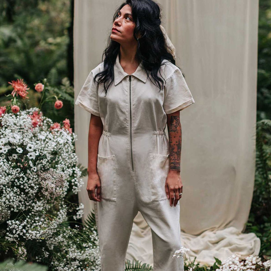 Dame mode jumpsuit med praktisk lynlås og sidelommer Stilla