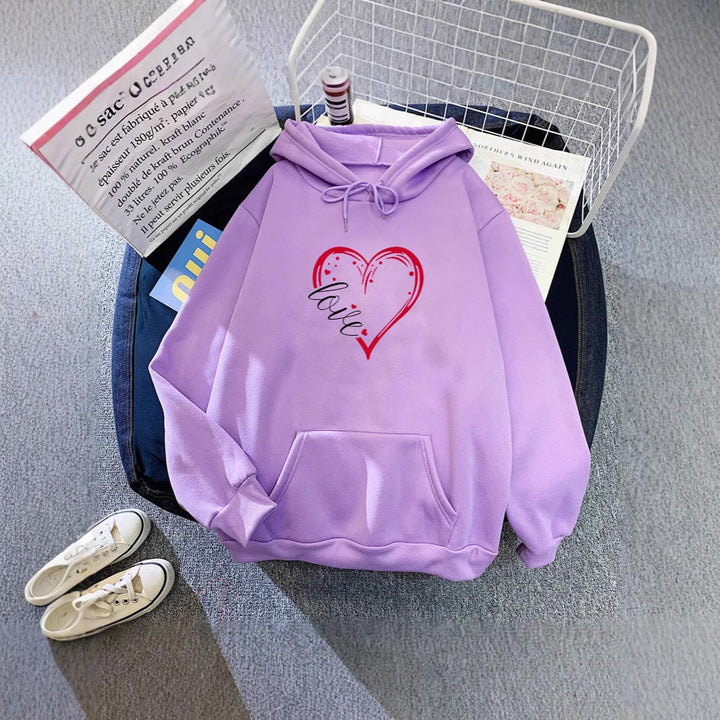 Kvinders hoodie med romantisk hjerte design og højkvalitets fleece Skovae